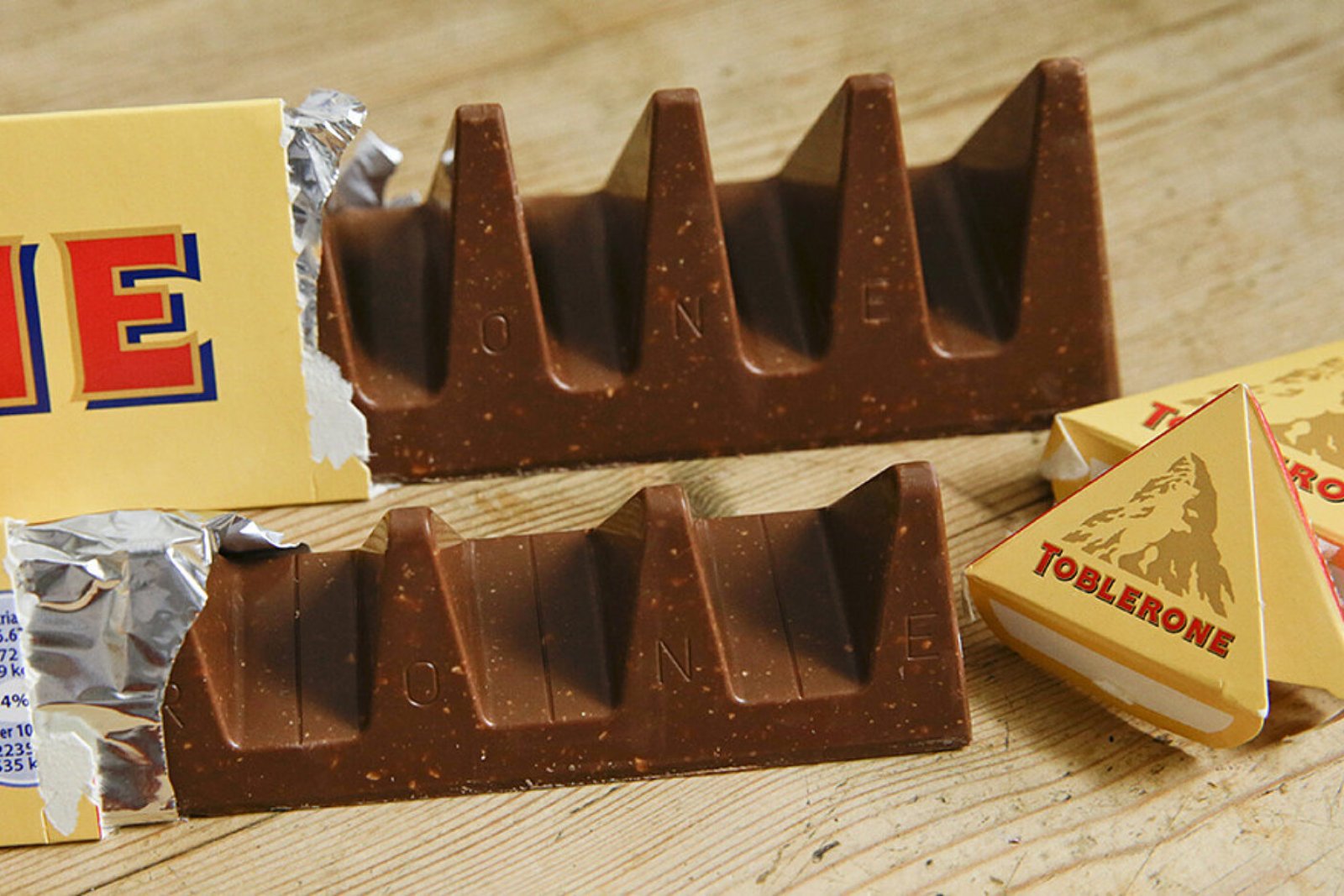 Illustration for: How many cacao beans does it take to make one standard 100 g (3.5 oz) Toblerone bar?